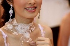 伊犁人妖皇后(中国富豪娶人妖皇后)
