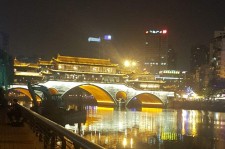 伊犁成都游玩攻略(四川成都游玩攻略)