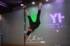 伊犁钢管舞女神(女星钢管舞)