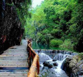 伊犁周边旅游(周边旅游景区哪里好玩)