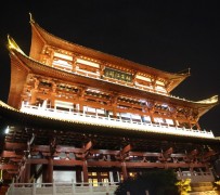 伊犁长沙旅游攻略(长沙旅游攻略景点必去长沙美食街)