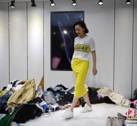 伊犁兼职模特试衣服(兼职做试衣模特好吗)