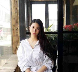 伊犁女友兼职模特的小说(女友兼职模特的小说保举)