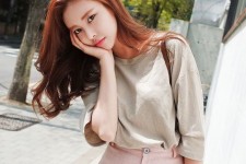 伊犁韩国女模特(韩国女模特泳装表寅)