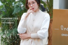 伊犁兼职模特被摄影师亲(兼职模特被摄影师亲了)
