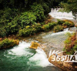 伊犁去哪里旅游好(七月八月去哪里旅游好)