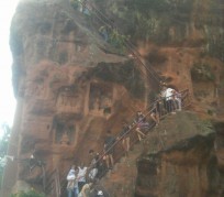 伊犁乐山旅游攻略(乐山旅游攻略自由行路线推荐)