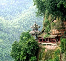 伊犁四川旅游攻略(四川旅游攻略路线图)