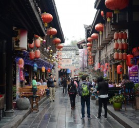 伊犁成都自助游(成都自助游住哪里方便)