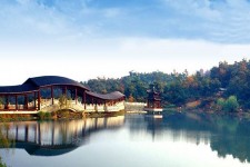伊犁景点介绍(景点介绍模板)