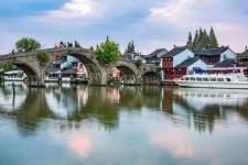 伊犁上海旅游攻略(上海旅游攻略手抄报)