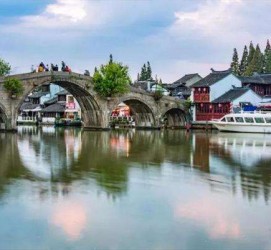 伊犁上海旅游攻略(上海旅游攻略手抄报)