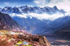 伊犁旅游地点(旅游地点与地理关系)