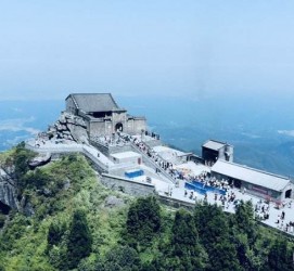 伊犁湖南旅游攻略(武汉到湖南旅游攻略)