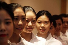 伊犁私人伴游招聘 度假区万元月薪招“泳装伴游”