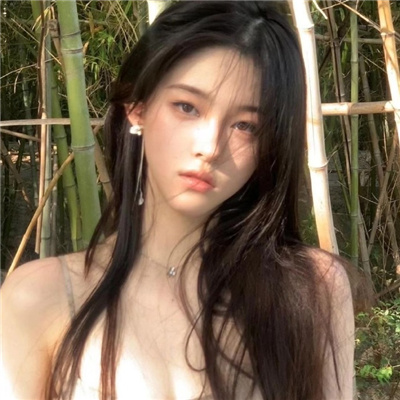 伊犁与商务伴游共进晚餐，愉快的营业会谈起头了