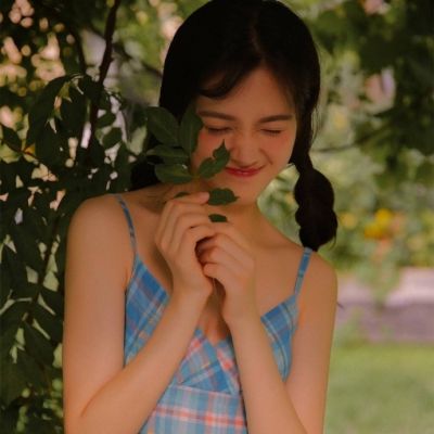 伊犁伴游女生柳如烟的资料