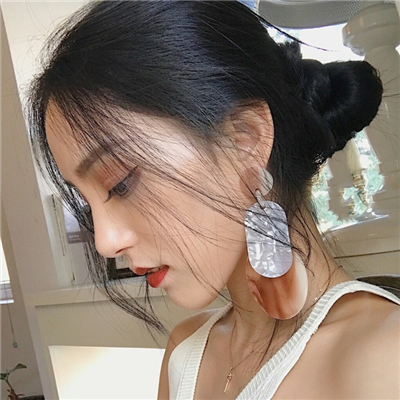 伊犁伴游女生张悦然的资料