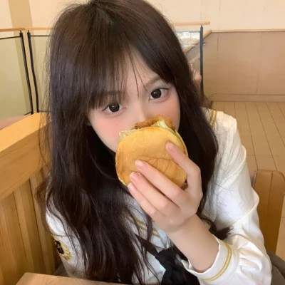 伊犁伴游女生李心怡的资料