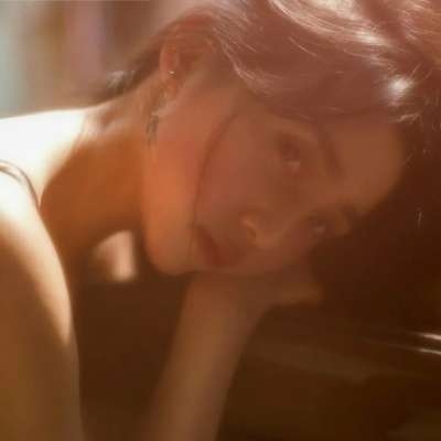 伊犁伴游女生曾荫的资料