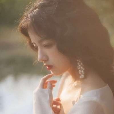伊犁伴游女生雷花蕊的资料