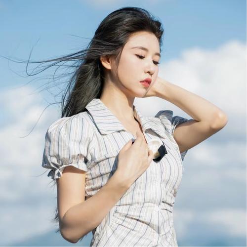 伊犁伴游女生陈诇的资料