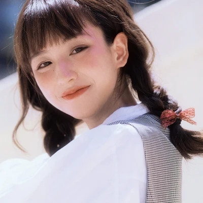 伊犁伴游女生郑晓晴的资料