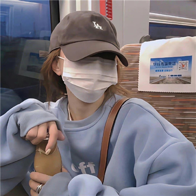 伊犁伴游女生钟离镜心的资料