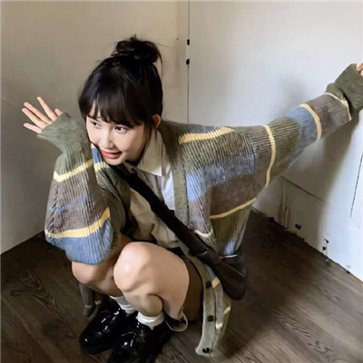 伊犁伴游女生方镜月的资料