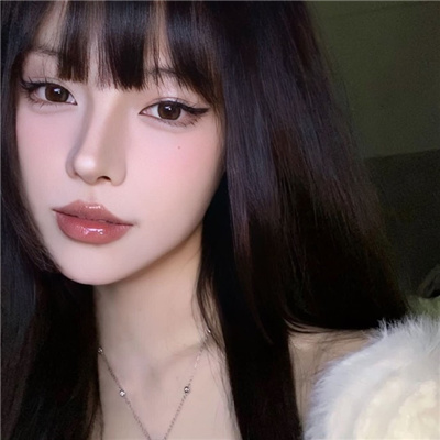 伊犁伴游女生钟晚意的资料