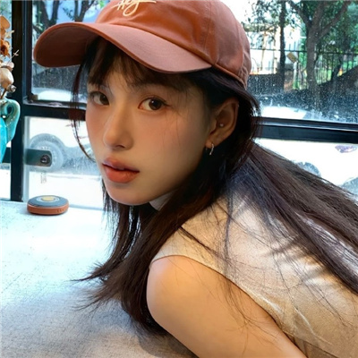 伊犁伴游女生杨梦研的资料