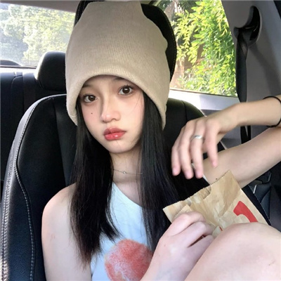 伊犁伴游女生乙傲薇的资料