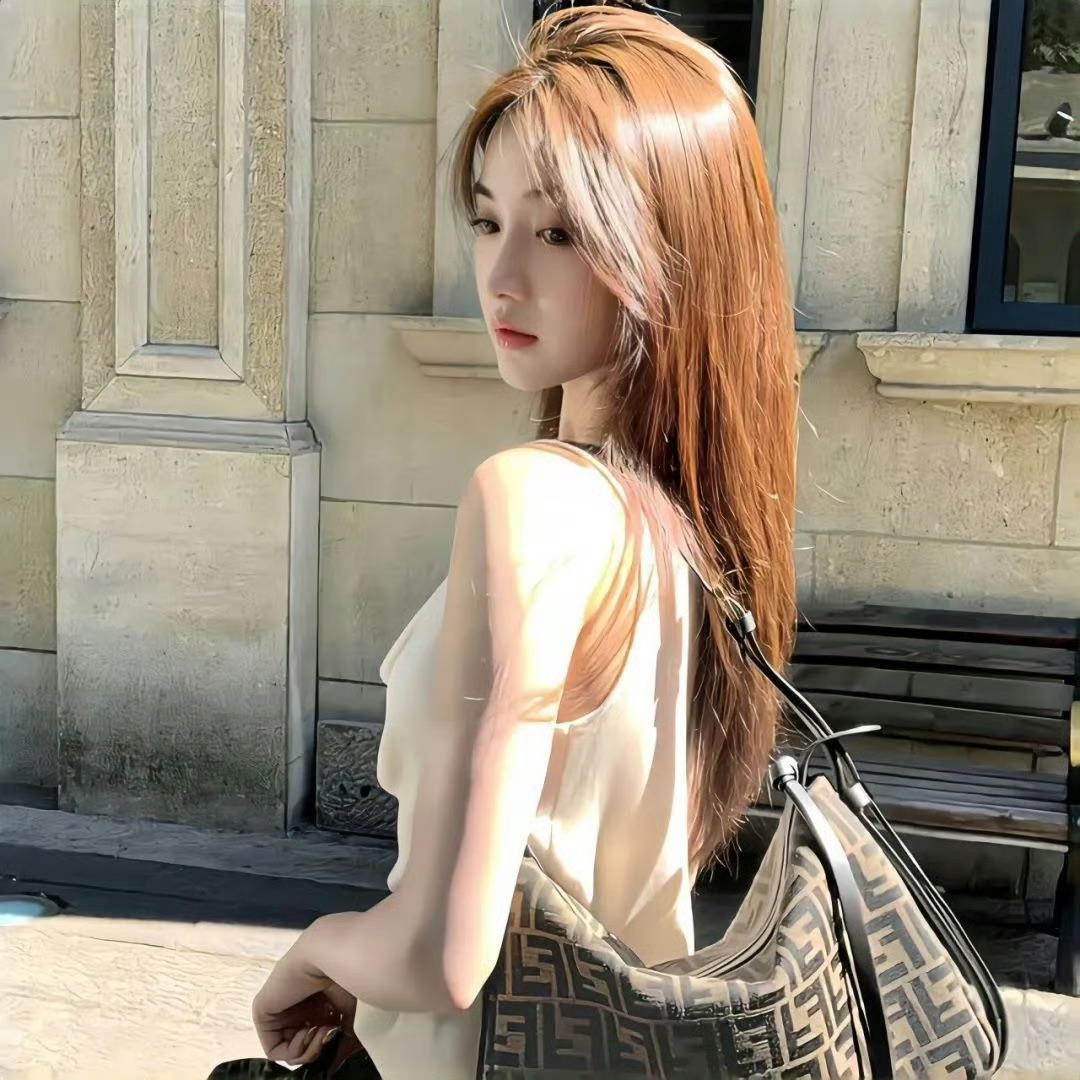 伊犁伴游女生夏夏的资料