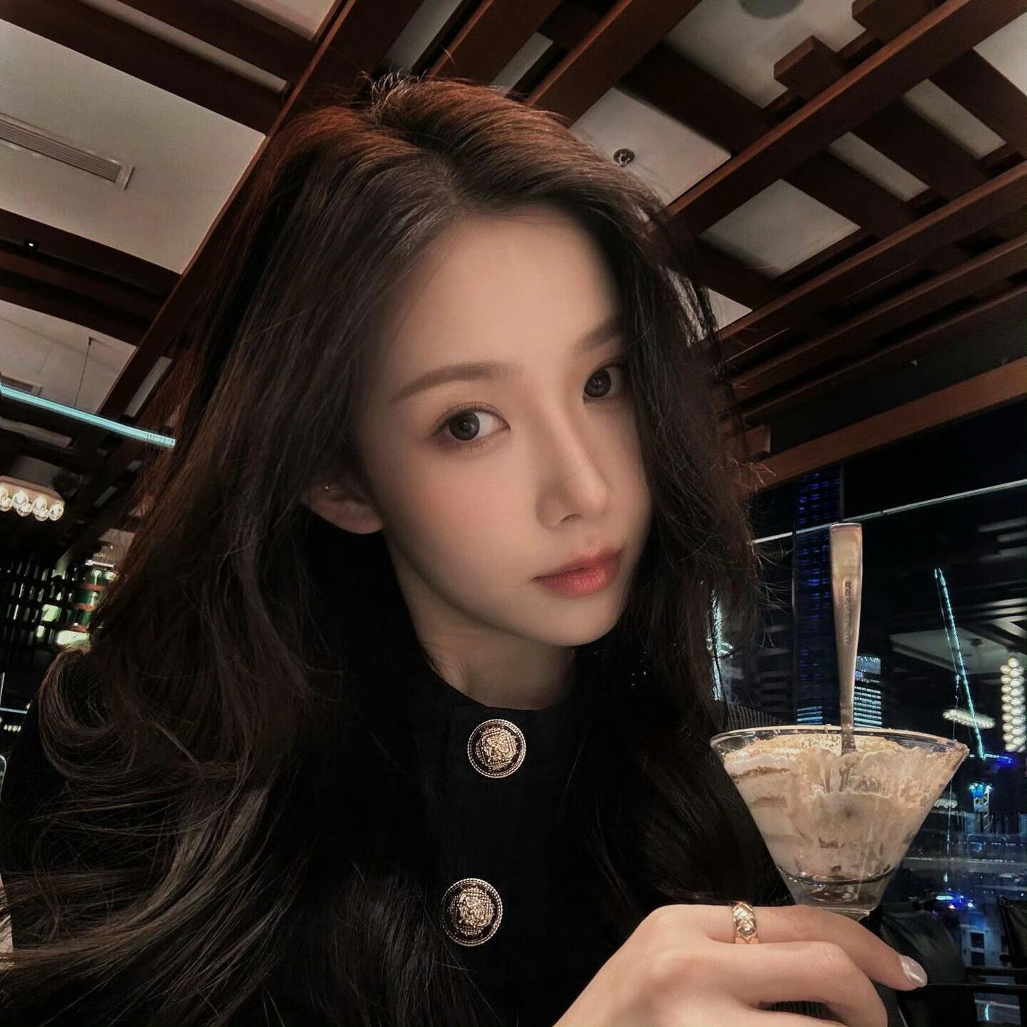 伊犁伴游女生周晓雯的资料