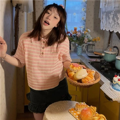 伊犁伴游女生员婷双的资料