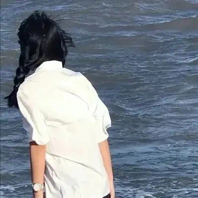 伊犁伴游女生张廖新竹
