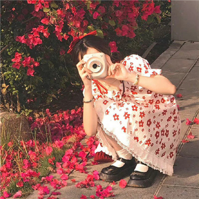 伊犁伴游女生镇凝莲