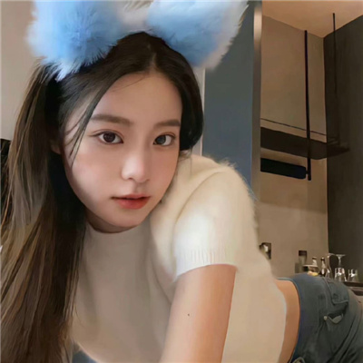 伊犁伴游女生苦霞辉