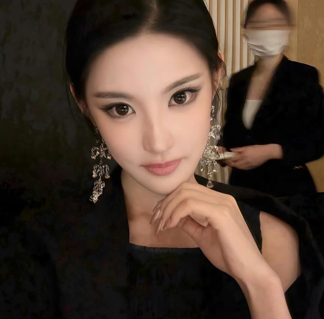 伊犁伴游女生 | Isabella Chen的资料