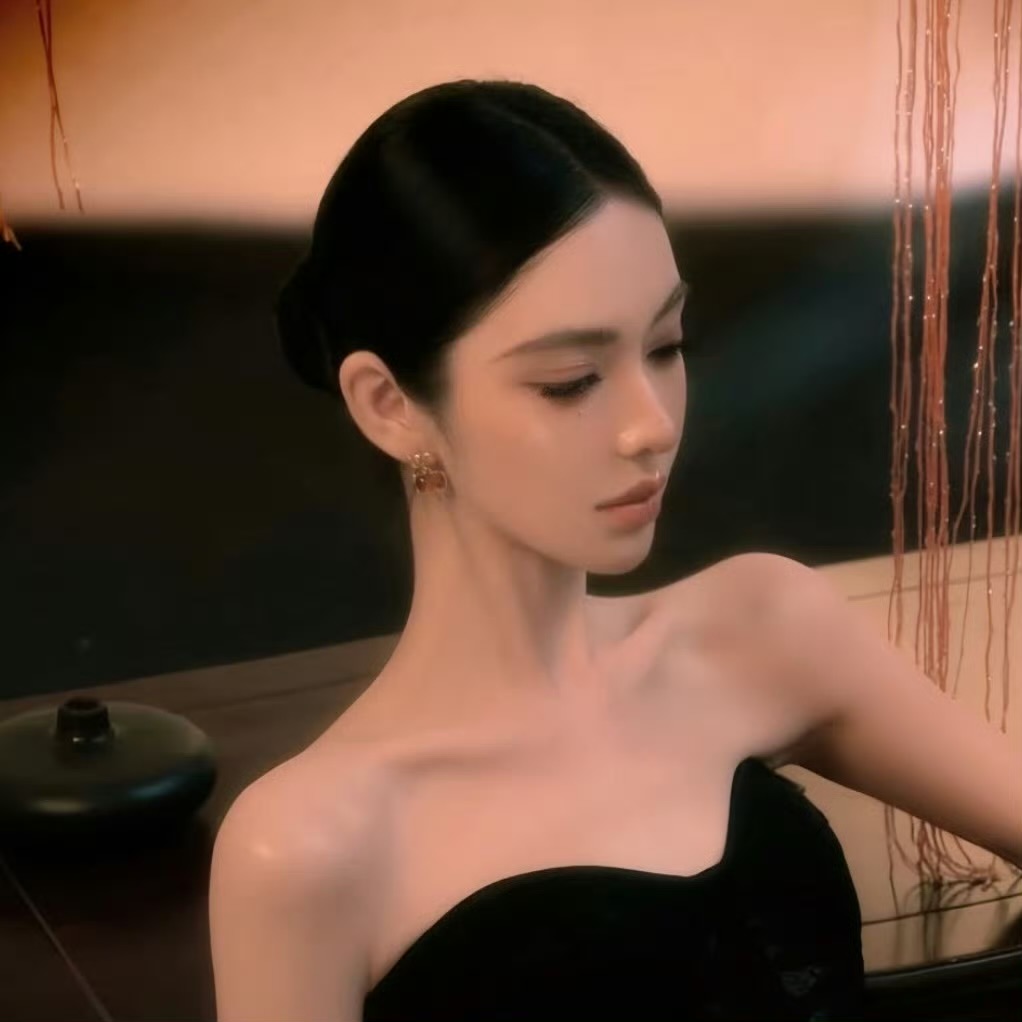 伊犁伴游女生 | Emily的资料